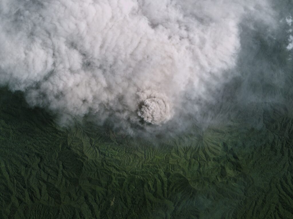 Dukono,_Indonesia,_2016-08-25_by_Planet_Labs