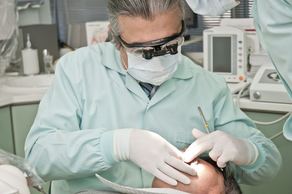dentist-gd0a627add_1280