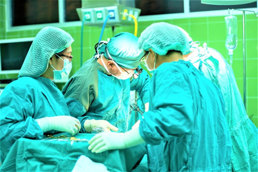 surgery-1822458_1920