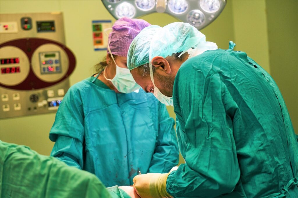 surgery-gc949ea85d_1920