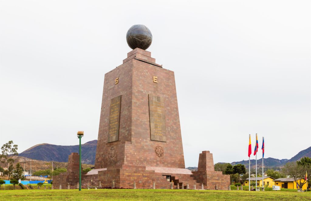 Mitad_del_Mundo,_Quito,_Ecuador,_2015-07-22,_DD_03