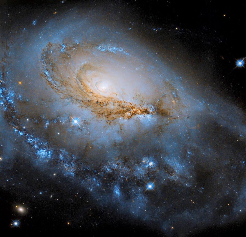 hubble_ngc1961_wfc3_1flat_cont_final
